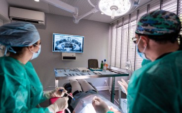 Implants dentaire Dr HUEBER Strasbourg chirurgie implantaire